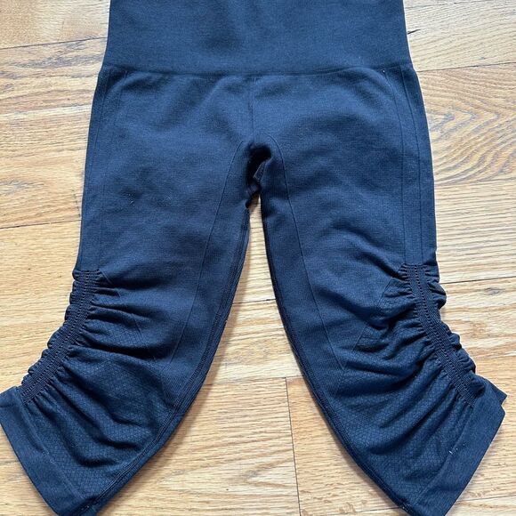 Lululemon in the flow legging - Picture 1 of 2